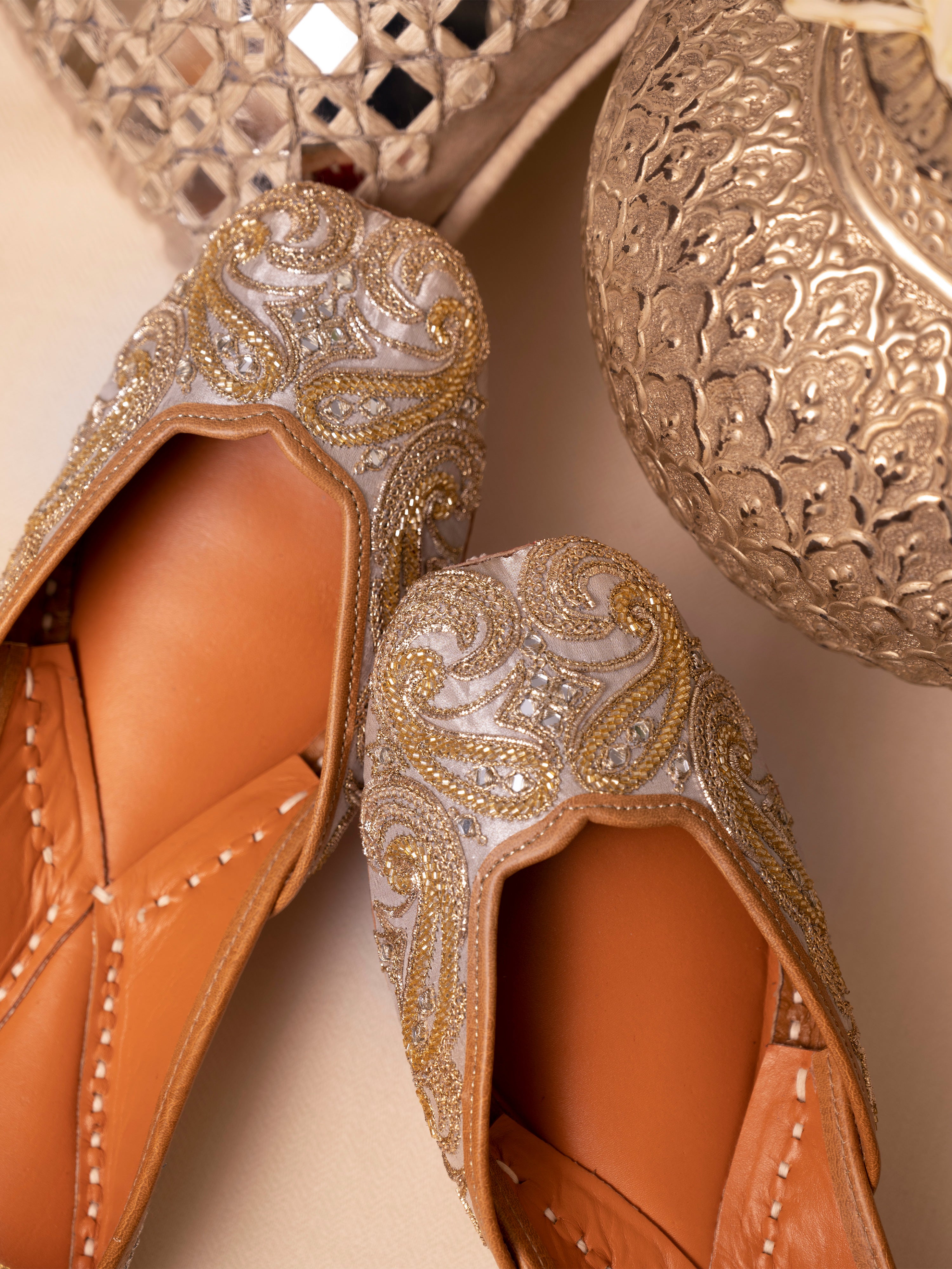 Aarzoo Jutti Silver Jutti for Women - Main Image