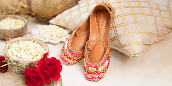 9 Stunning Juttis to Rock Garba Night