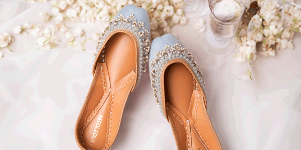 5 Essential Juttis to Complement Women's Traditional Outfits