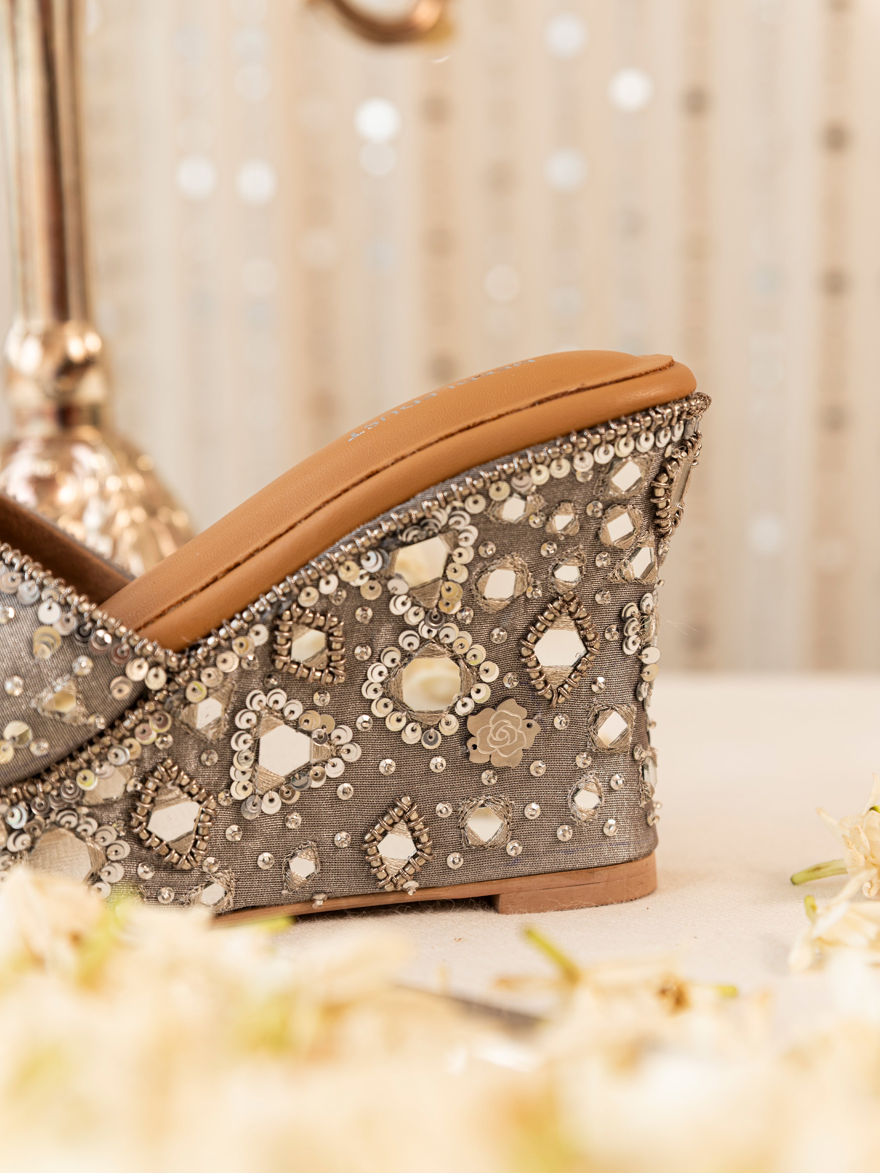 Bano- Silver Wedge (Heel)