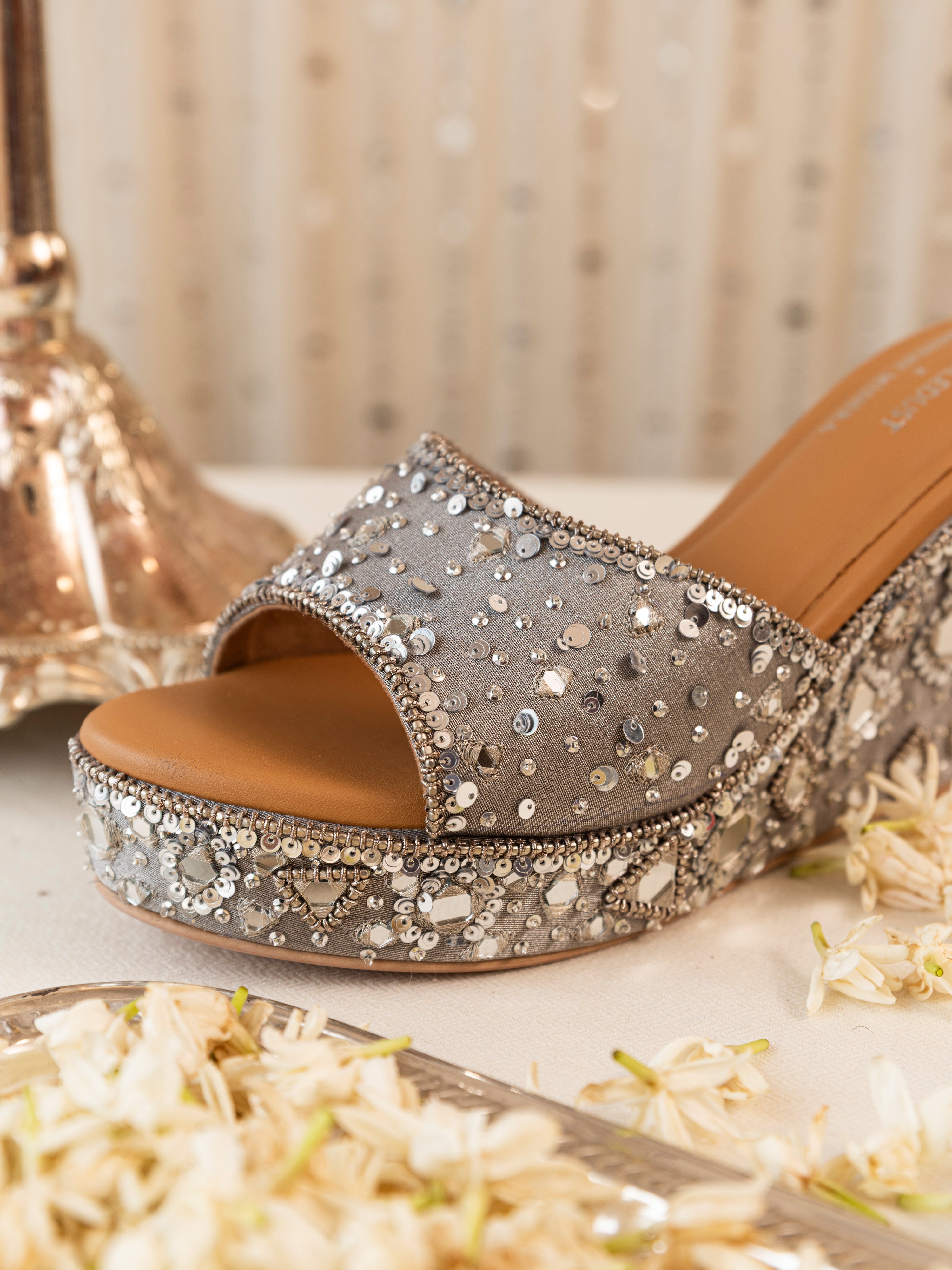 Bano- Silver Wedge (Heel)