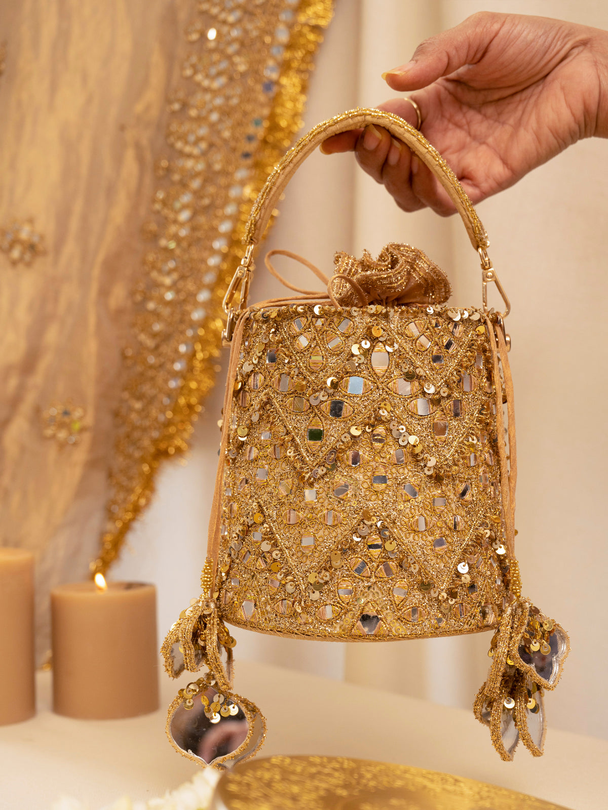 Gold purse for wedding | Honestweddingadvice.com Gold purse for wedding | Honestweddingadvice.com