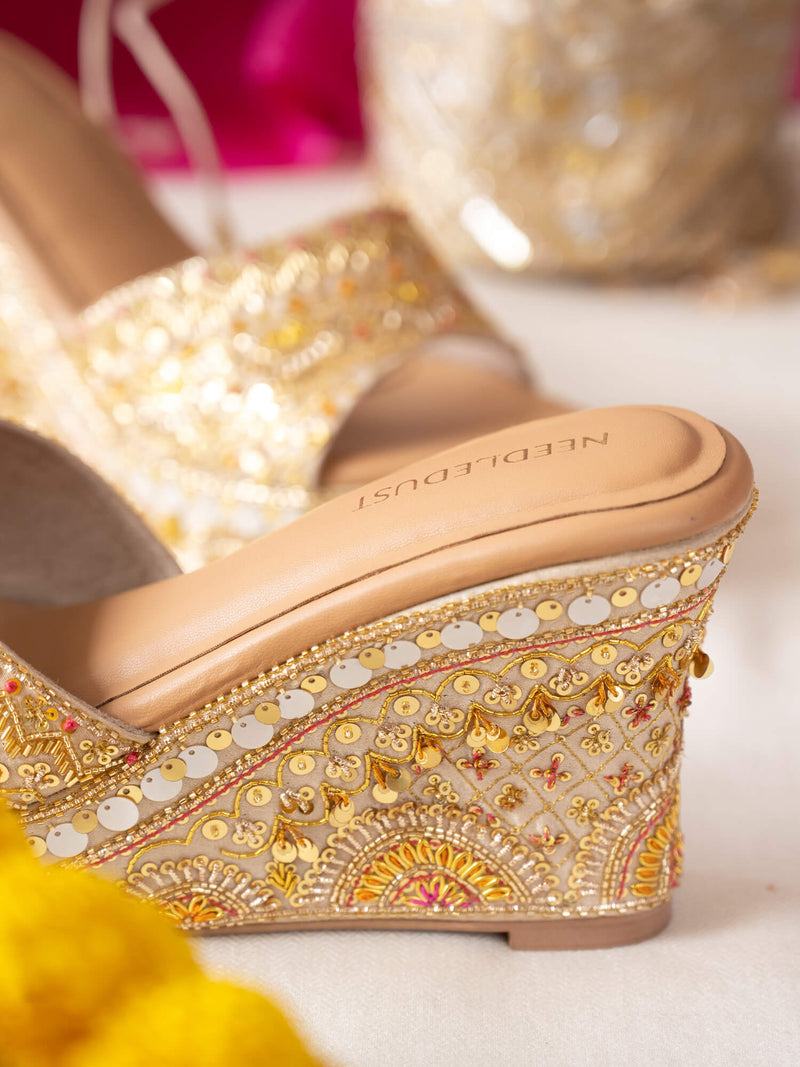 Needledust Golden Heel