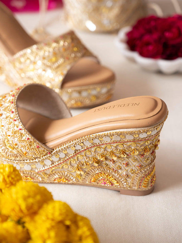 Needledust Golden Heel