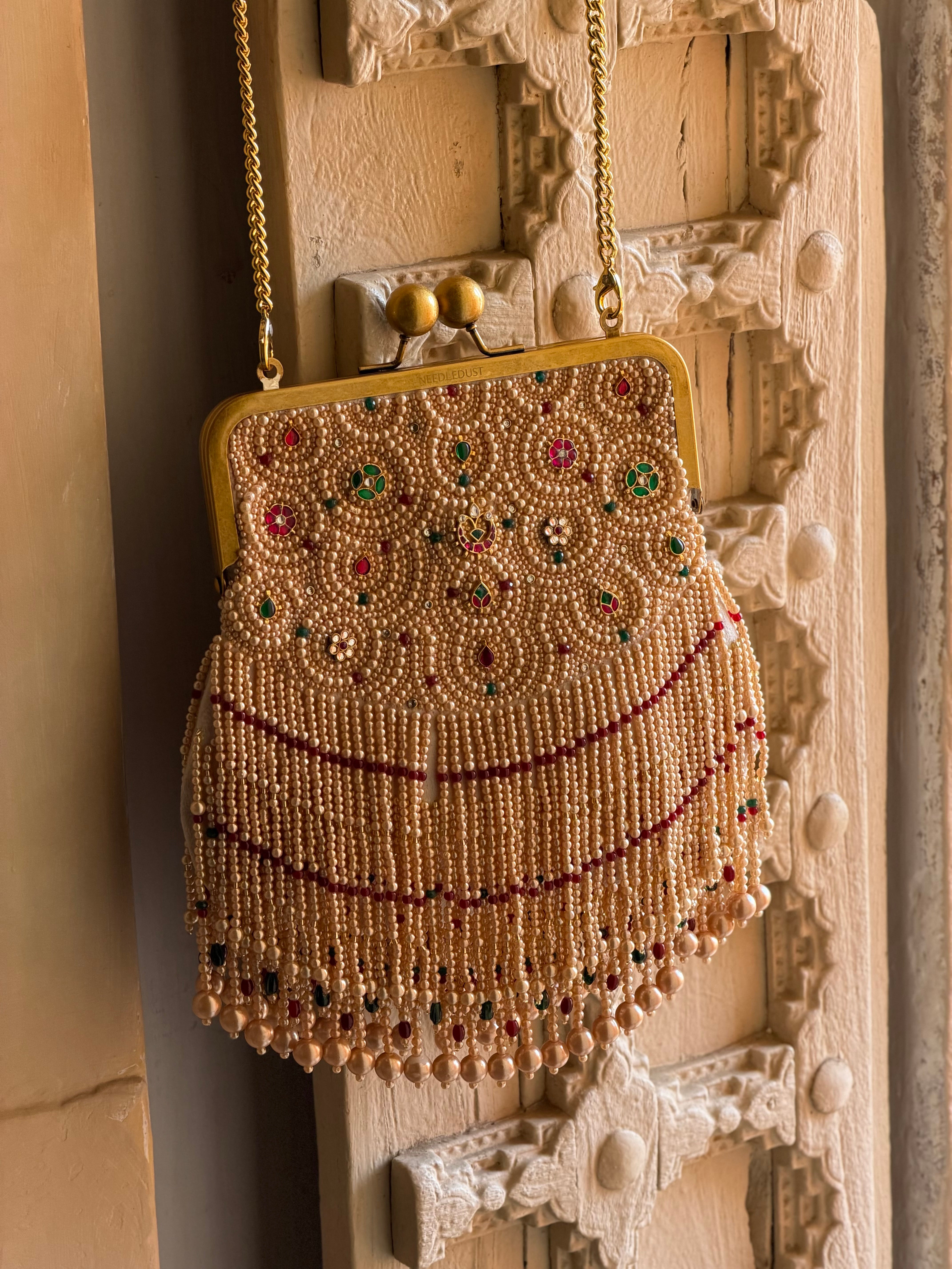 Banna (Batua PURSE)