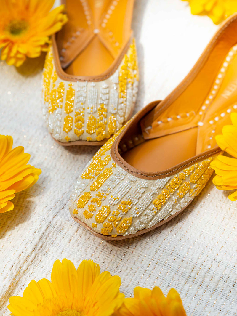 Sunflower Serenade (Juttis)