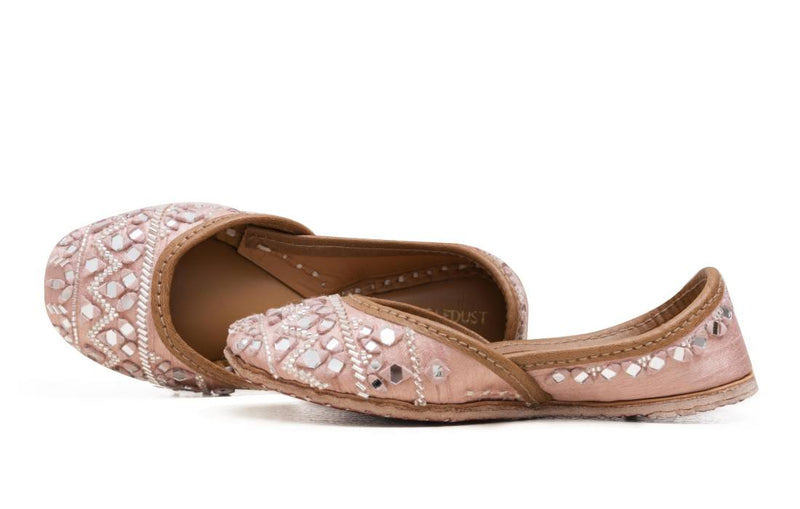 Dusty pink silk jutti online by Needledust